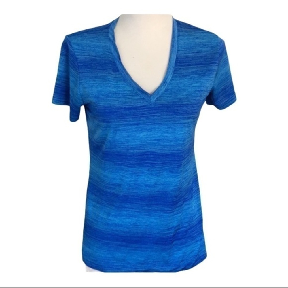𝅺❤️reebok❤️ladies athletic short sleeve V -neck top size (small)